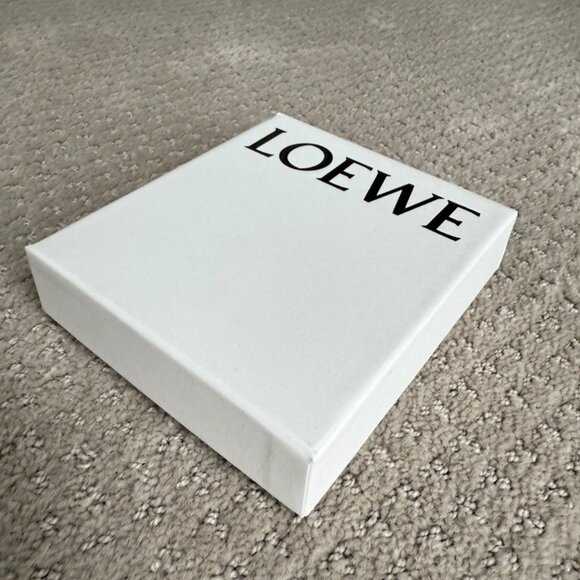 Loewe White Box Gifting Holiday Closet Organziation - Picture 4 of 6